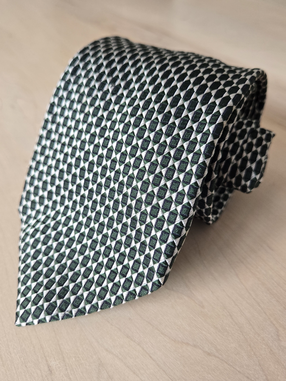 BOGGI Milano Green and White Geometric Silk Tie